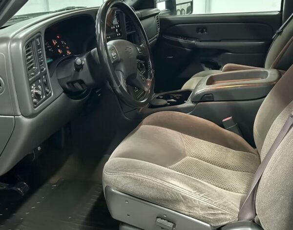 2006 Chevrolet Silverado 2500HD - Image 3