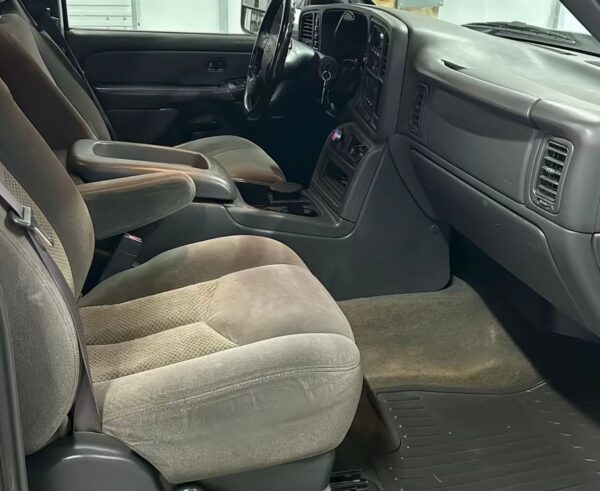 2006 Chevrolet Silverado 2500HD - Image 2