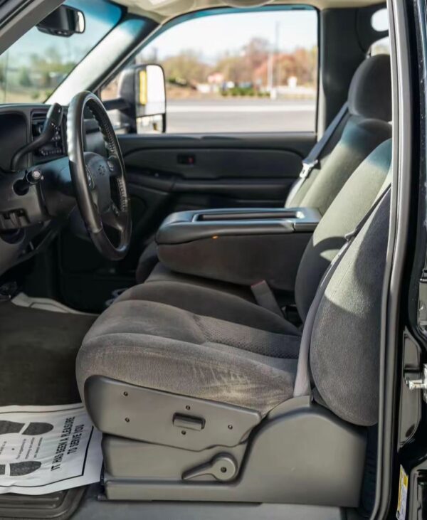 2006 Chevrolet 2500HD 4X4 LS - Image 4