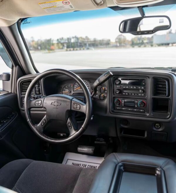 2006 Chevrolet 2500HD 4X4 LS - Image 2