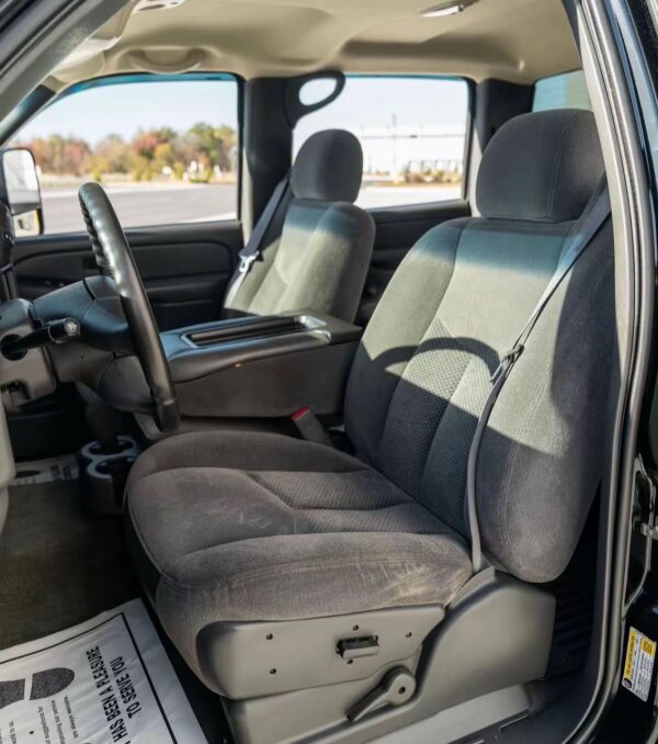 2006 Chevrolet 2500HD 4X4 LS - Image 3