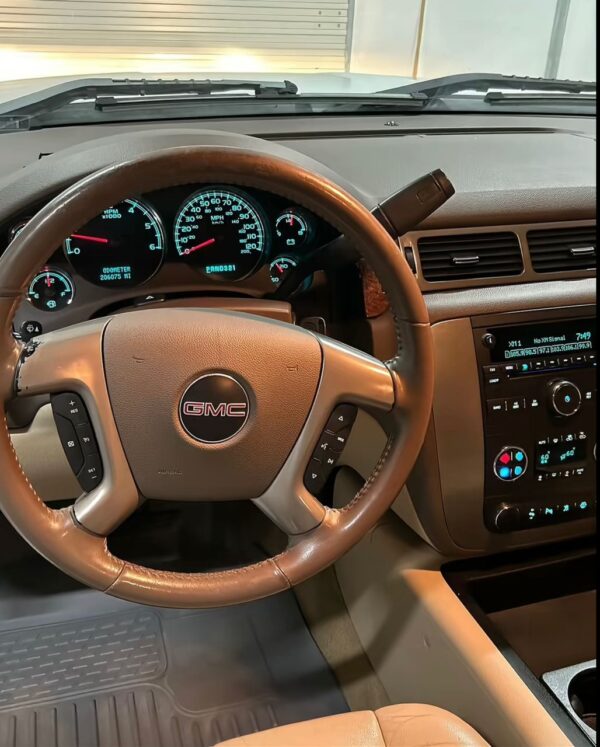 2008 GMC Sierra 1500 4x4 - Image 3