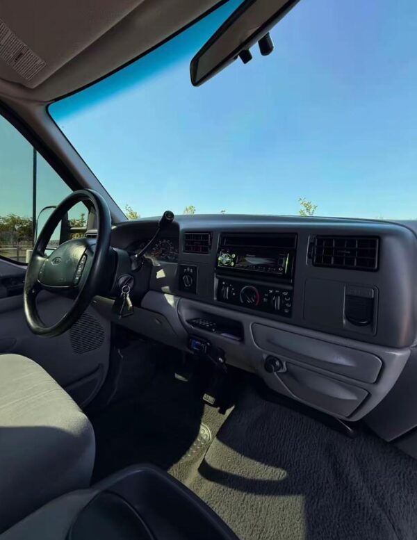 1999 Ford F350 Crew Cab 4x4 - Image 2