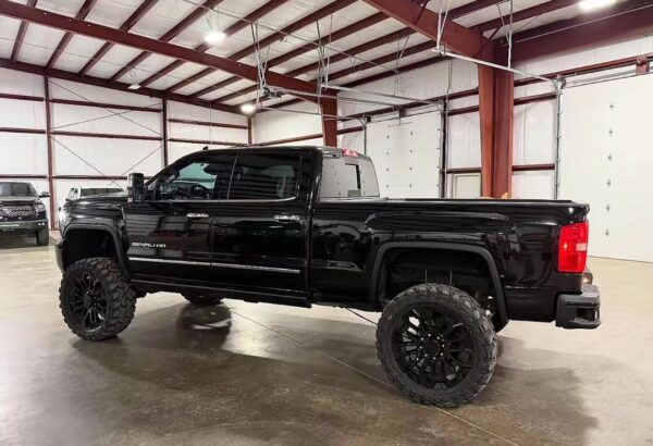 2016 GMC 2500HD Dmax - Image 3