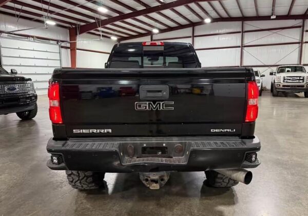 2016 GMC 2500HD Dmax - Image 2