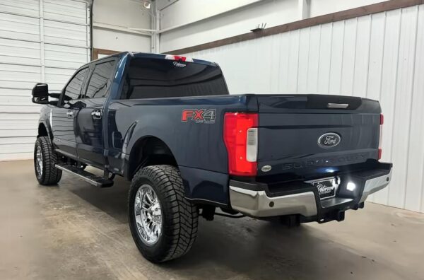 2018 FORD F250 XLT SUPER DUTY CREW CAB 4WD - Image 4