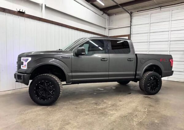 2017 FORD F150 XLT SUPERCREW CAB 4WD - Image 4