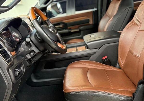 RAM 3500 LIMITED LONGHORN 4X4 - Image 4