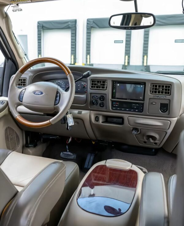 2004 Ford Excursion 4x4 - Image 4