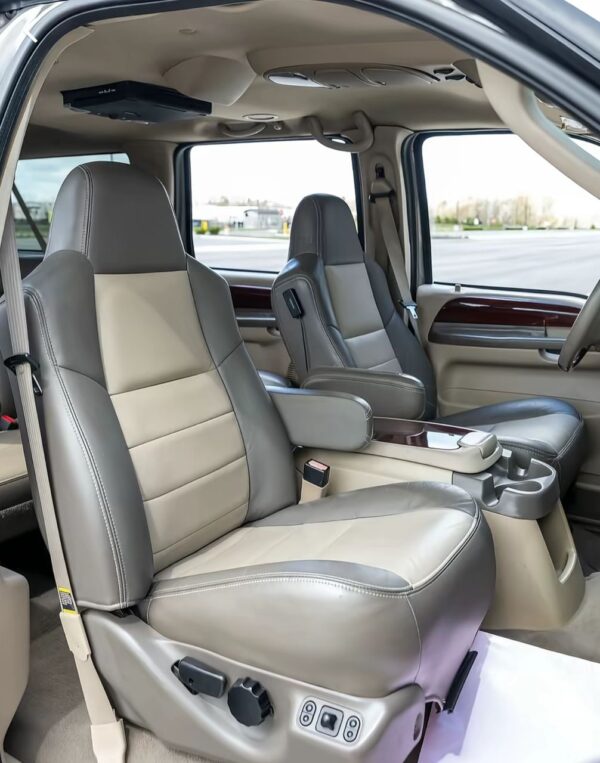 2004 Ford Excursion 4x4 - Image 2