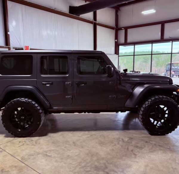 2018 Jeep Wrangler JL Unlimited Sahara, 3.6 V6, 8spd - Image 3