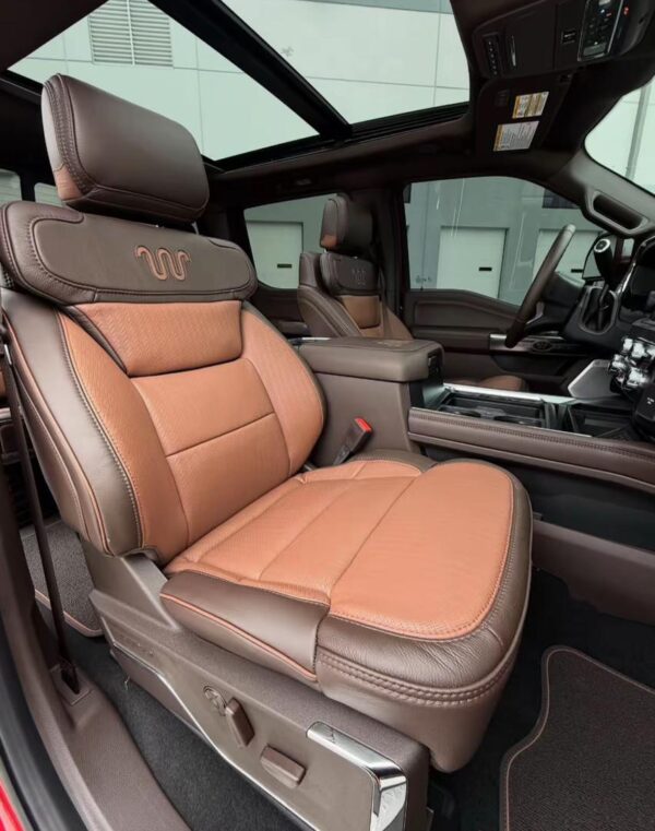 2025 Ford F450 KING RANCH 4X4 - Image 4