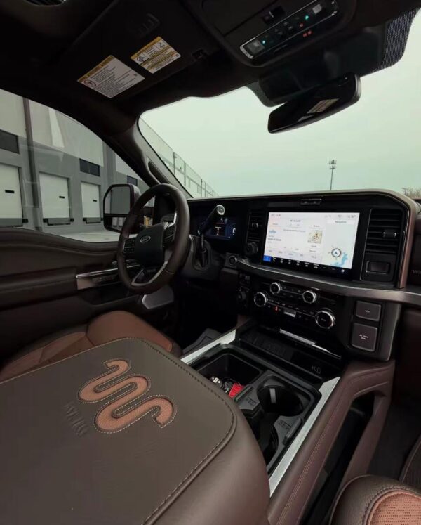 2025 Ford F450 KING RANCH 4X4 - Image 3