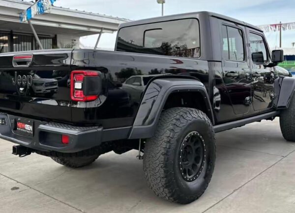 2021 gladiator Texas trail V6 4x4 - Image 4