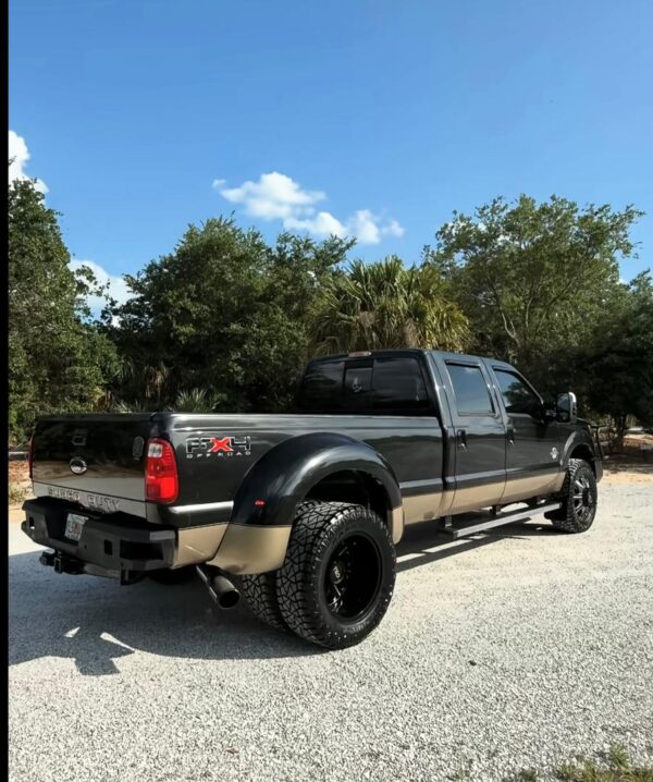 2011 Ford F350 crew cab long bed 4x4 - Image 5