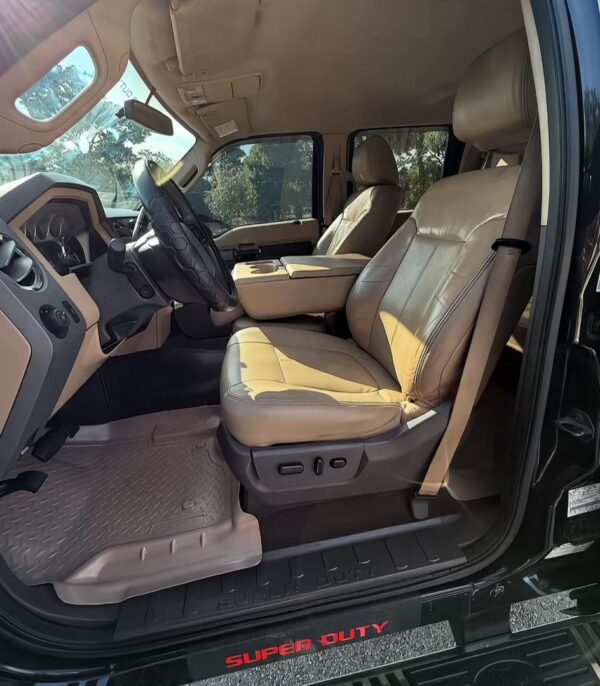 2011 Ford F350 crew cab long bed 4x4 - Image 4