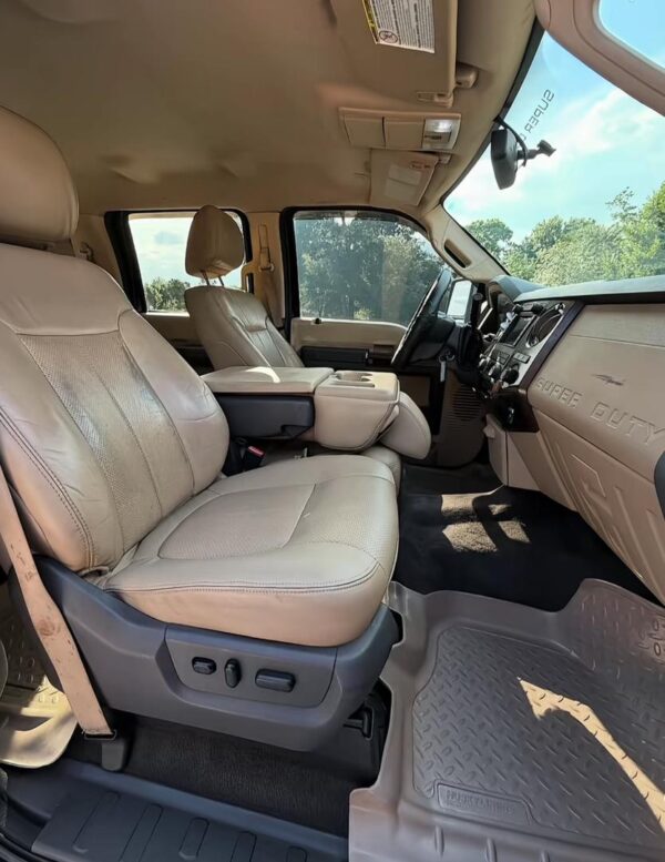 2011 Ford F350 crew cab long bed 4x4 - Image 3