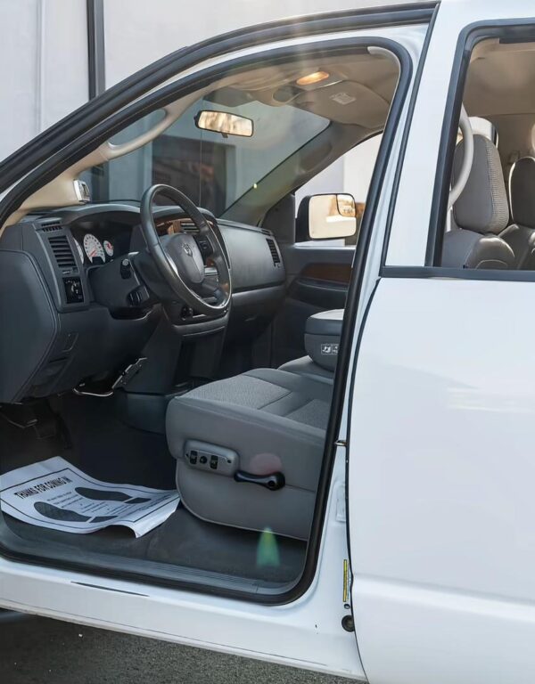 2006 DODGE RAM 2500 SLT MEGA CAB - Image 2